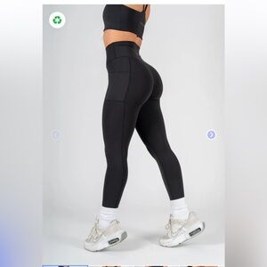 3 pairs of Used Paragon Reluna Hidden scrunch sculptseam pocket size M leggings